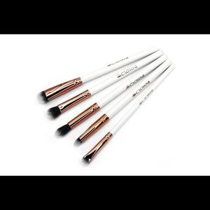 COPY - The Crown: All Eyes on You Brush Set